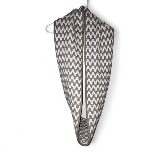 Calvin Klein Accessories - CALVIN KLEIN chevron knit infinity loop women's scarf white and cream WOOL blend